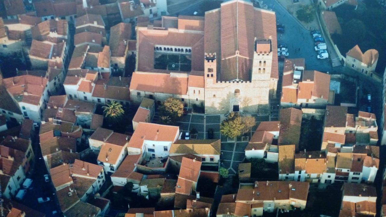 Maison Au Pied De La Cathedrale Elne Buitenkant foto